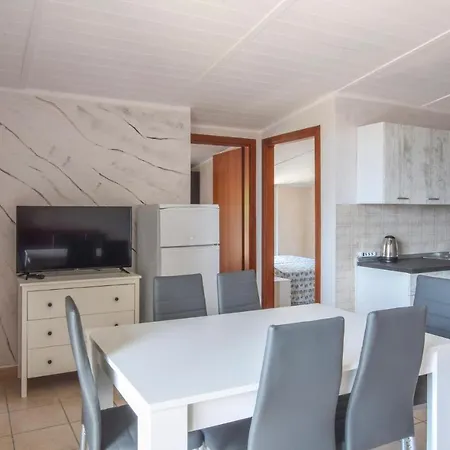 2 Bedroom Beautiful In Tronca Marina di Strongoli